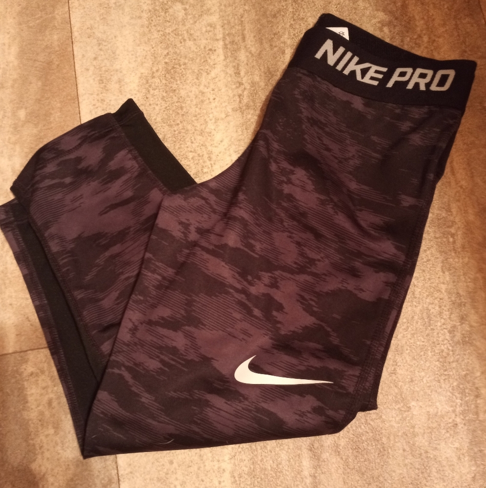 Girls Nike Pro Camo Capris
